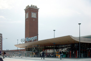 PvdA en GroenLinks stellen kritische vragen over sluiting westelijke ingang van station